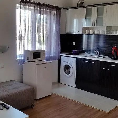 Village House Studio بيت ضيافة *